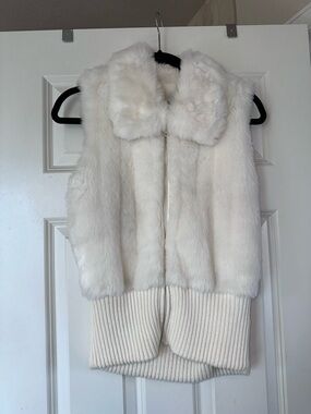 Ivory Faux Fur Vest with Ribbed Knit Hem Sz L